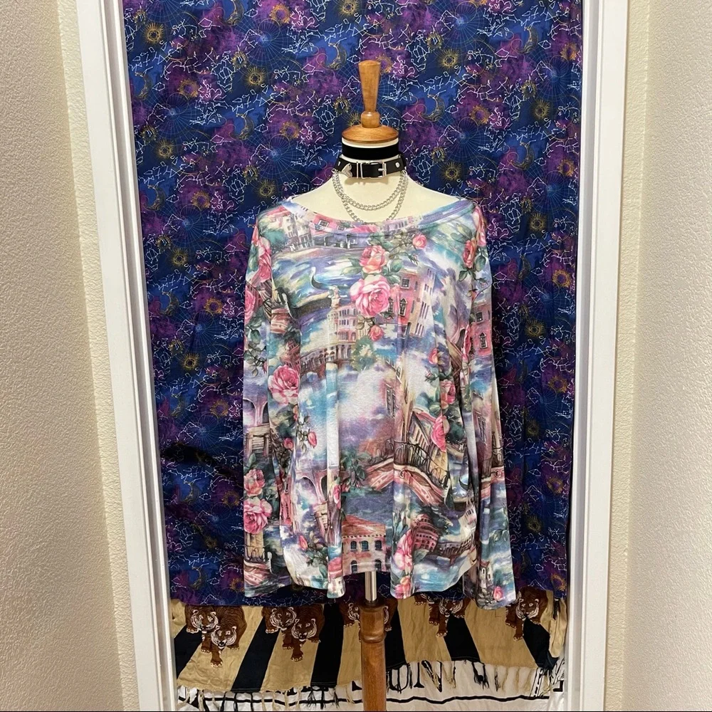 🌈 Lovely Vintage romantic roses top - Picture 2 of 11
